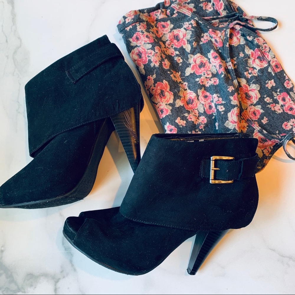 Faux suede SM New York peep toe ankle boot, heels, black size 9